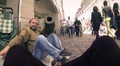 Študenti prekvapili bezdomovca. Viac ako štyri milióny videní vravia za všetko