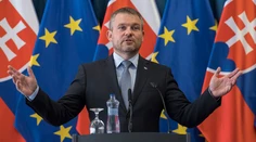 Premiér Pellegrini o platoch poslancov: Rozumiem, že to každého irituje