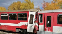 Kuriózna zrážka vlakov: Náhradný rušeň narazil do osobného vlaku, ktorému išiel pomôcť