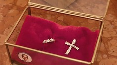 Pápež dostane na Slovensku niekoľko pozorností. Takéto dary mu pripravili v miestach, ktoré navštívi