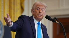 Trump ohlásil návrat k plastom. Dekrétom ide obmedziť papierové slamky