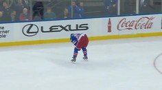 VIDEO: Otrasený Hráč New York Rangers si pomýlil striedačku s mantinelom