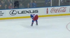 VIDEO: Otrasený Hráč New York Rangers si pomýlil striedačku s mantinelom