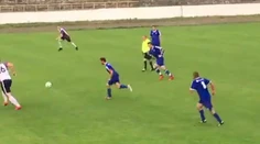 VIDEO: Takýmto kúskom z vlastnej polovice ihriska si v 7. lige otvoril strelecký účet