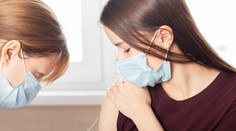 V čakárni na očkovanie je viac ako 10-tisíc detí vo veku od 12 do 16 rokov