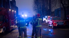 V poľskom závode na súčiastky do dronov horelo. Bezpečnostná kamera zachytila osobu v kukle