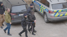 Samotár ponorený do virtuálneho sveta. Takto opísali 16-ročného mladíka, ktorý na smrť dobodal dve predavačky