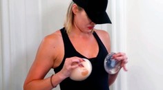 Kardashianka zvažuje silikóny. Takto by vyzerala po plastike