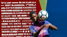 Nová akvizícia Barcelony Dembélé už má po operácii, podľa klubu úspešnej