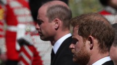 O čom sa bavili princovia Harry a William po pohrebe: Odčítač z pier ich odhalil