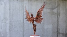 Fascinujúce diela z kovu: Umelec vytvára sochy, ktoré menia farbu