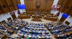 Parlament má dvoch nových poslancov. V laviciach nahradili Radačovského a Kmeca