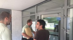 Polícia klepla po prstoch pašerákovi. David mal v bruchu hašiš za tisíce eur