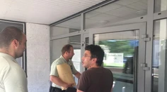 Polícia klepla po prstoch pašerákovi. David mal v bruchu hašiš za tisíce eur