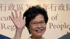 Hongkong má novú správkyňu, voľby vyhrala stúpenkyňa Pekingu