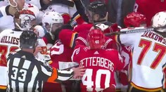 VIDEO: Mastenica ako zo starej školy. V zápase Calgary - Detroit sa bili aj brankári