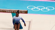 FOTO+VIDEO: Gymnastka Bilesová ďalšiu zlatú medailu nezískala. Počas náročnej zostavy spadla