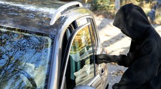Zlodeji to na benzínkach skúšajú rafinovaným trikom. Krádeží pribúda