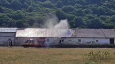 Horúčavy prehriali hangár s 20-tisíc kurčatami. Hasiči bojovali o ich záchranu