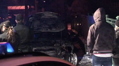 Hasiči v Nitre prišli mladíkovi pomôcť uhasiť auto, on za to jedného napadol