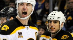 Chára po návrate do NHL s gólom. V predĺžení však bol pomalý, a tak Boston prehral s Buffalom