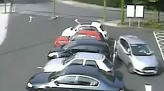 Kamery zachytili ďalšieho "šikovného" vodiča (video)