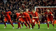 Škrtelov Liverpool je prvý finalista Ligového pohára, rozhodol rozstrel