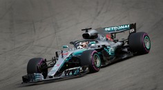 Hamilton vyhral VC Ruska pred Bottasom: "Valtteri mi veľmi pomohol"