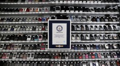 VIDEO: Nový zápis v Guinessovej knihe rekordov. Barcelončan ukázal najväčšiu zbierku mobilných telefónov