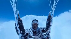 VIDEO: Čínsky paraglidista ako zázrakom prežil takmer nemožné. Po návrate ho miesto ovácií čakal trest