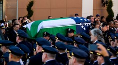 Na pohreb zastreleného newyorského policajta prišli tisíce ľudí