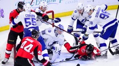 VIDEO-NHL: V súboji bratrancov bol šťastnejší Černák, Toronto s postupom do play off