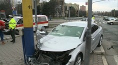 Vážna nehoda z Košíc. Auto sa zrazilo so sanitkou, v ktorej bol pacient