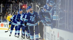 VIDEO: Tampa Bay predviedla skvelý obrat. Na výhre pod holým nebom sa podieľal aj Erik Černák