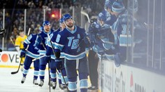 VIDEO: Tampa Bay predviedla skvelý obrat. Na výhre pod holým nebom sa podieľal aj Erik Černák