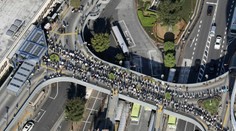 Tokio zasiahlo silné zemetrasenie, živel si vyžiadal dočasné pozastavenie vlakovej dopravy i metra