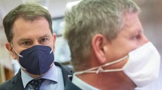 Trasie sa pod ministrom zdravotníctva stolička? O jeho osude sa rozhodne po očakávanej vlne omikronu