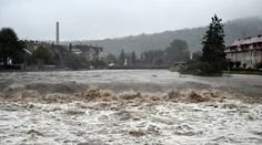 Niektoré časti Rakúska sa dočkali sneženia. Inde vyhlásili oblasti katastrofy