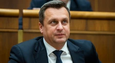 SNS o interrupciách: Ženám chce púšťať tlkot srdca plodu. Gynekológ hovorí o ohrození