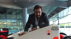 Alonso po nehode naďalej ostáva v nemocnici. Jeho ďalší štart je otázny