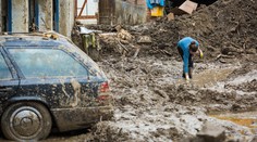 Záplavy v povodí rieky Jang-c’-ťiang si už vyžiadali viac ako 180 životov