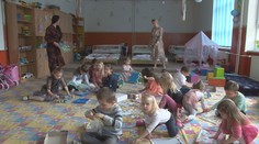 Stravu pre Ukrajincov platia z vlastného vrecka. Starostka obce Lomné poukázala na chaos okolo financovania