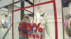 Výpredaje číhajú na každom rohu. Influencerka radí, ktoré kúsky sa oplatí mať v šatníku a nevyjdú z módy