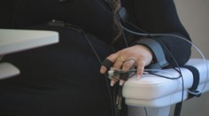 Trpí Tourettovým syndrómom, no ten ju nezastavuje: Pozrite sa, ako mladé dievča prekonáva výzvy