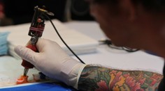 Nová štúdia o tetovaniach. Môžu byť spojené s rizikom vzniku rakoviny