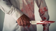 Po útoku nožom zomrel Francúz, vojak utrpel zranenie na krku