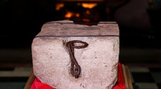 Do Londýna previezli legendárny Kameň osudu. Pri korunovácii Karola III. zohrá významnú rolu