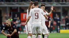 AS Rím vyhral na trávniku AC Milána, Škriniar zo Sampdorie uvidel červenú kartu