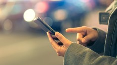 Vytvoria hlas podobný vašim deťom. Podvodníci zneužívajú aj umelú inteligenciu na vytiahnutie peňazí od ľudí