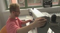 Jeho topánky nosí prvá dáma Českej republiky. Návrhár nám ukázal, ako vzniká jedinečná obuv